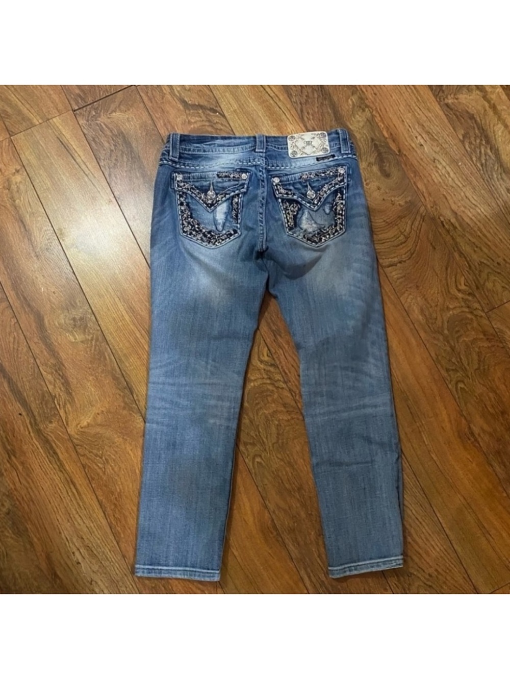 Gorgeous Miss Me Midrise Easy Crop Jeans Embellished Pockets 24-1/2” Inseam